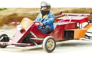 松陽(yáng)男子6個(gè)月閉門造車 摩托車變身山寨F1(圖)